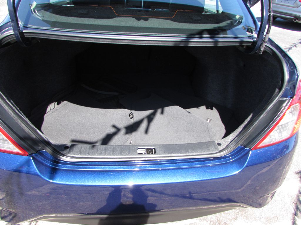 Photo 13 of this NISSAN VERSA