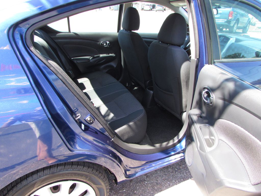 Photo 15 of this NISSAN VERSA