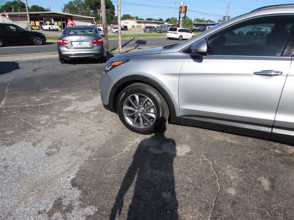 Photo 2 of this HYUNDAI SANTA FE