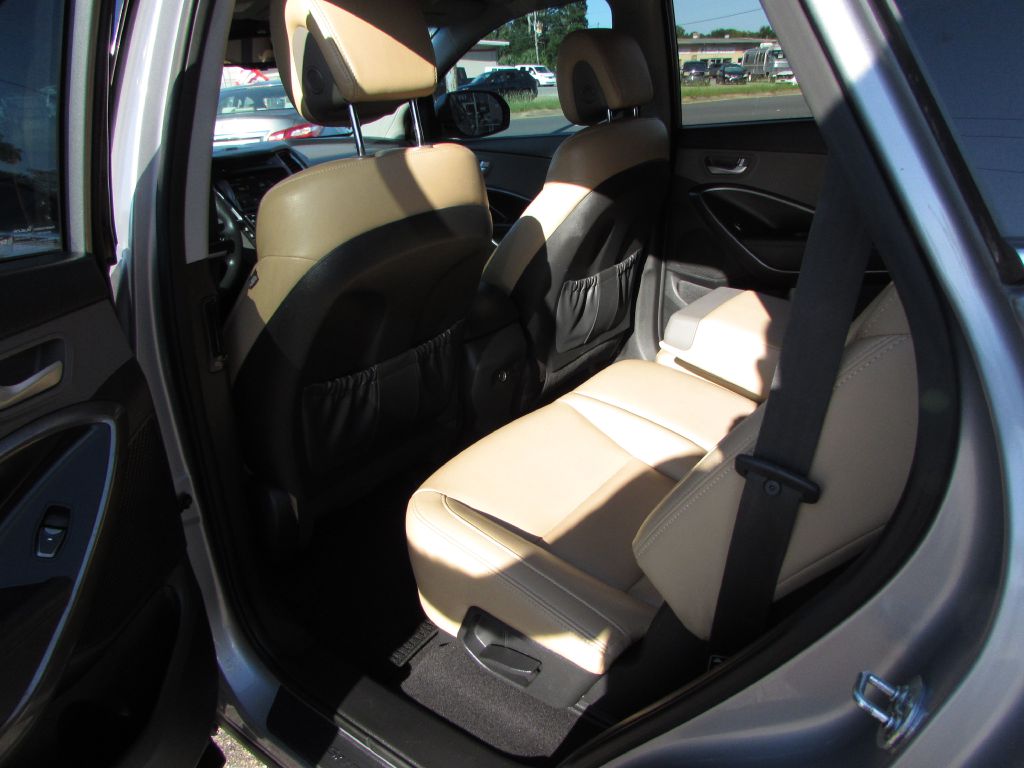 Photo 7 of this HYUNDAI SANTA FE