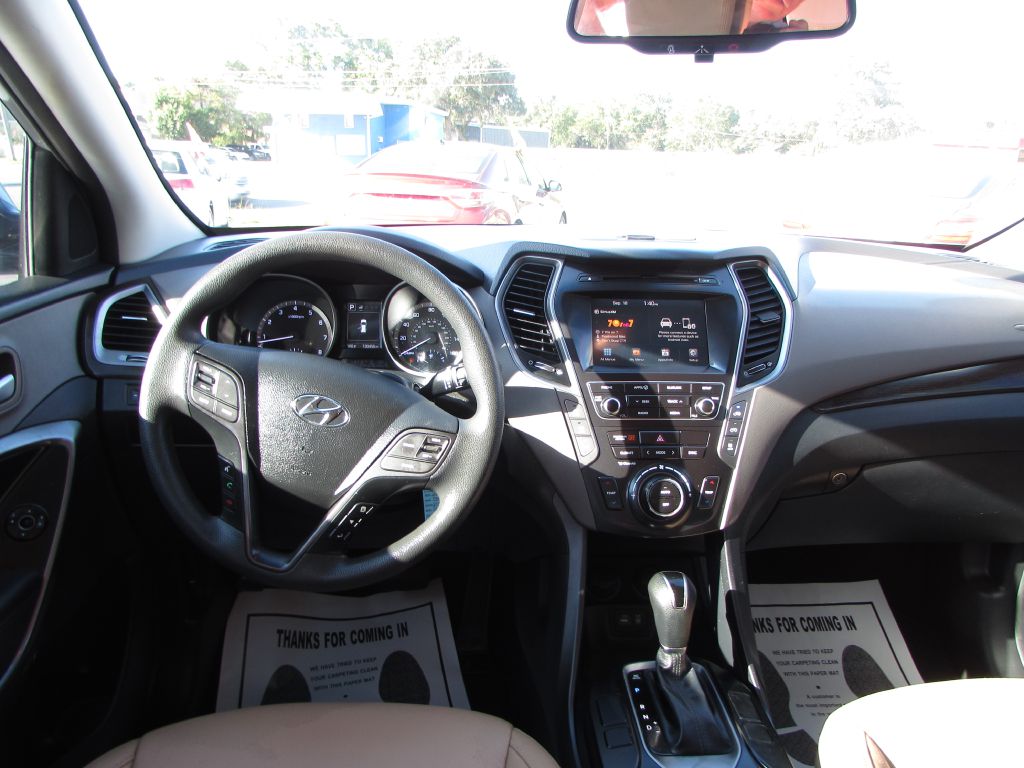 Photo 9 of this HYUNDAI SANTA FE