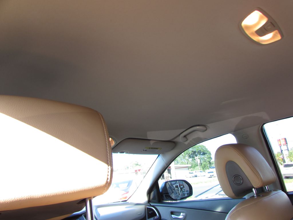 Photo 10 of this HYUNDAI SANTA FE