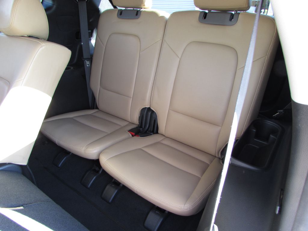 Photo 11 of this HYUNDAI SANTA FE