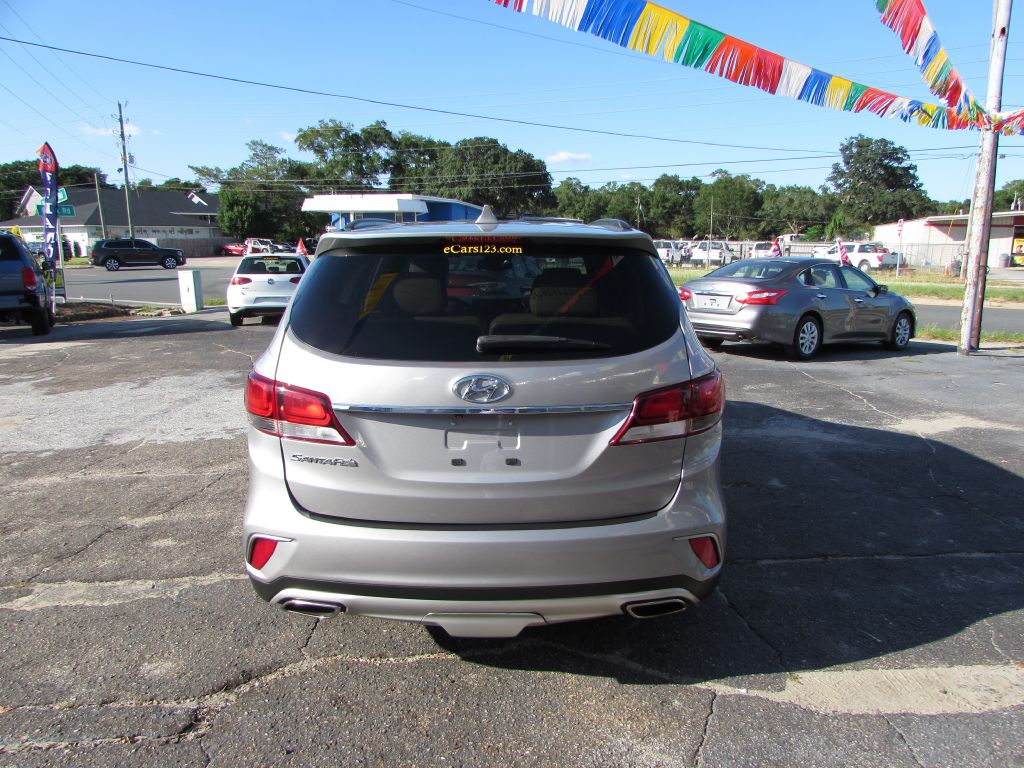 Photo 12 of this HYUNDAI SANTA FE