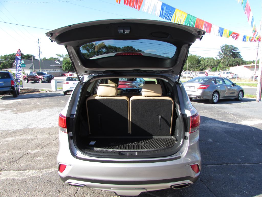 Photo 13 of this HYUNDAI SANTA FE