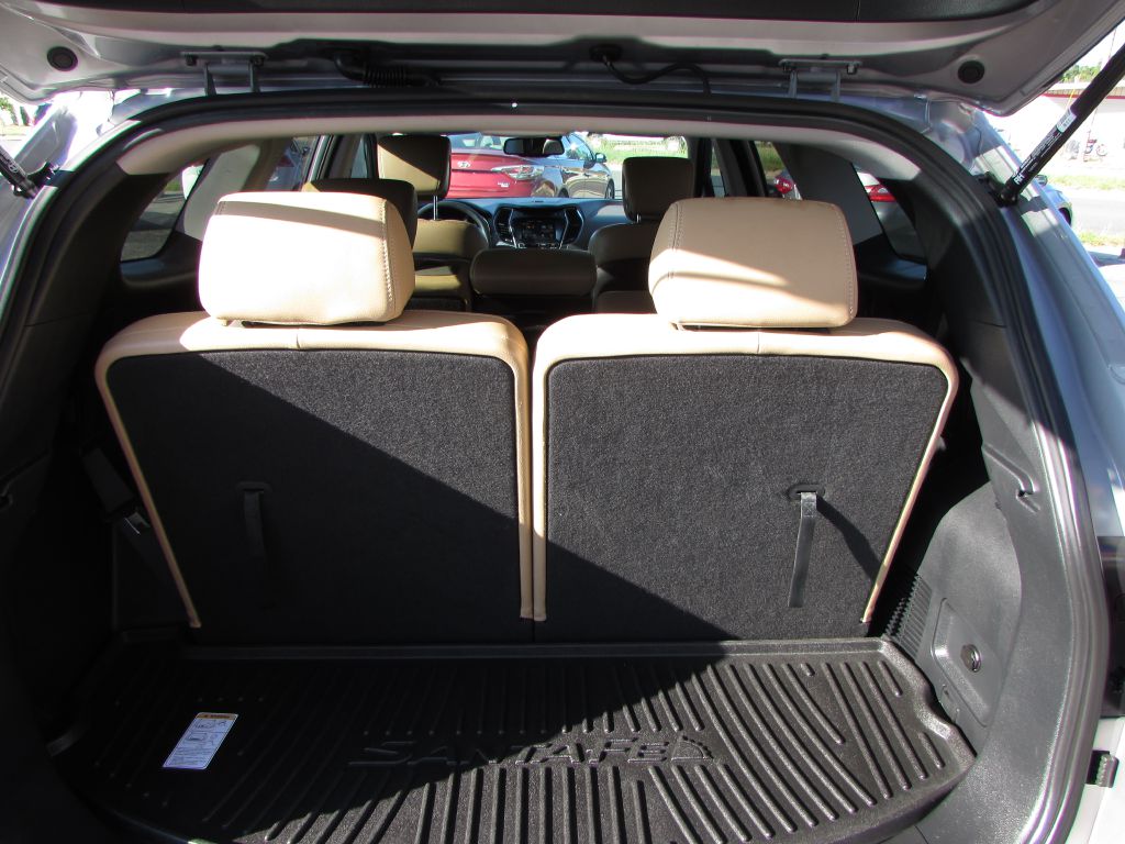 Photo 14 of this HYUNDAI SANTA FE