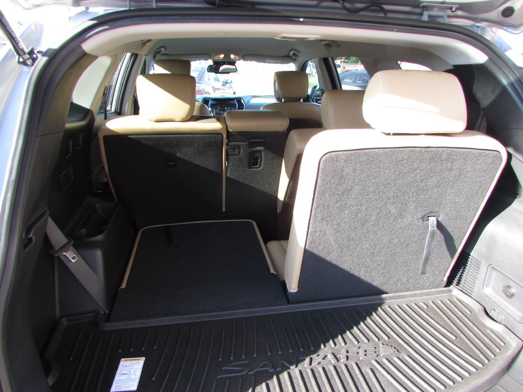 Photo 15 of this HYUNDAI SANTA FE