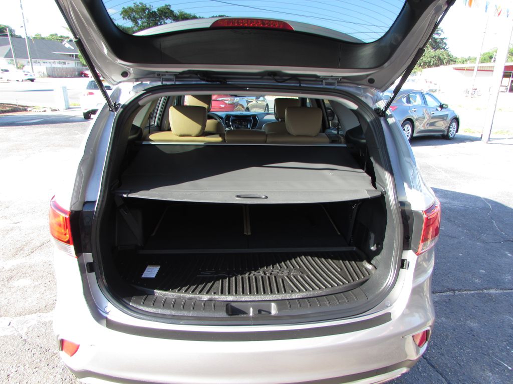 Photo 18 of this HYUNDAI SANTA FE