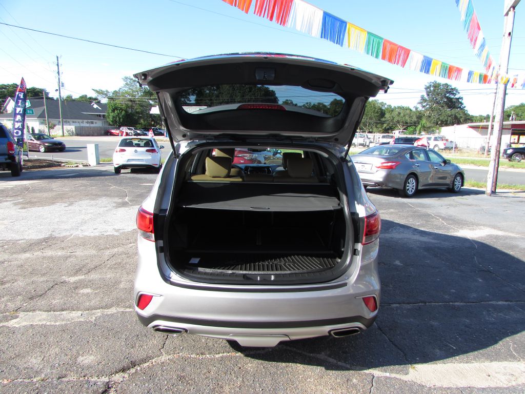 Photo 19 of this HYUNDAI SANTA FE