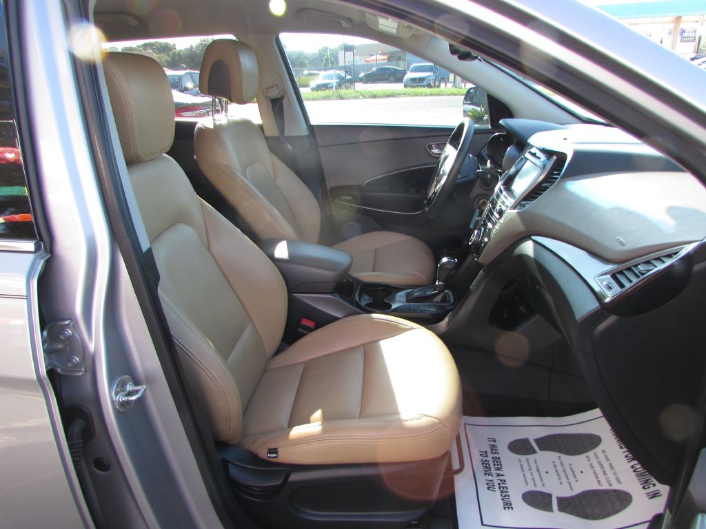 Photo 22 of this HYUNDAI SANTA FE
