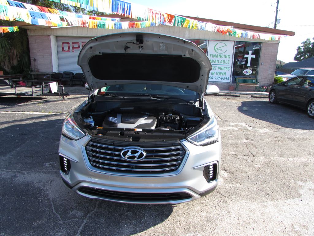 Photo 24 of this HYUNDAI SANTA FE