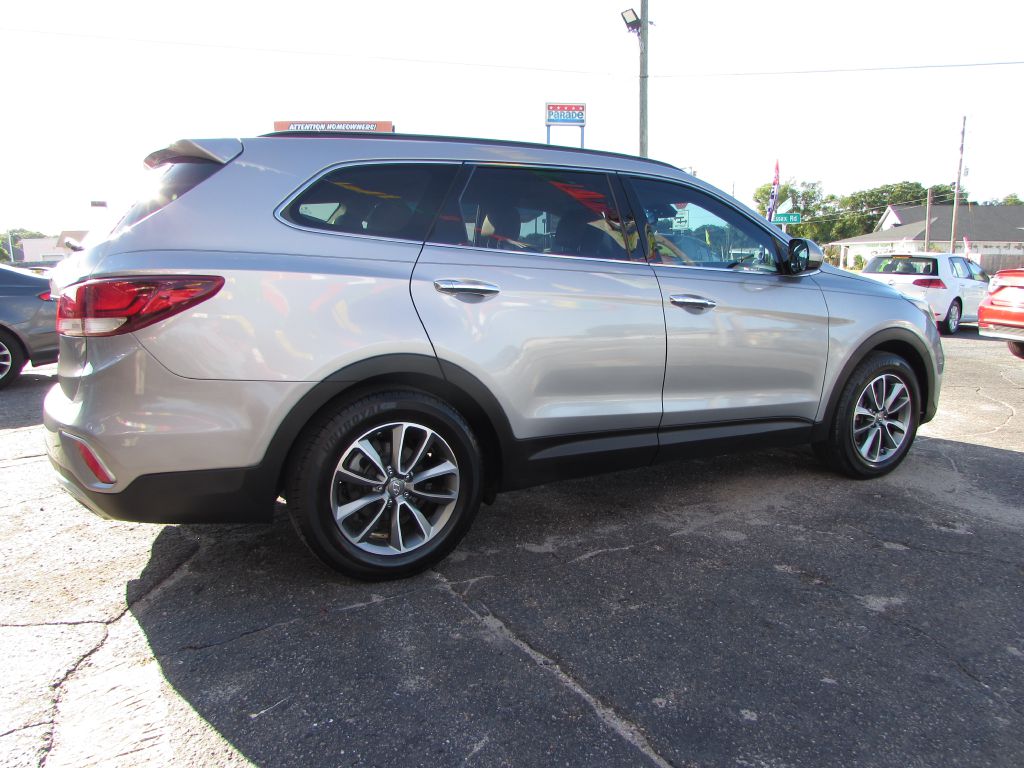Photo 27 of this HYUNDAI SANTA FE