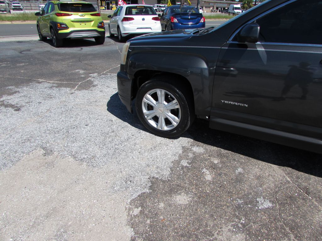 Photo 2 of this GMC TERRAIN