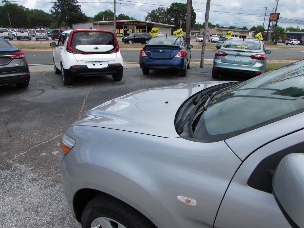 Photo 3 of this MITSUBISHI OUTLANDER SPORT