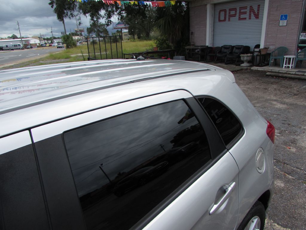 Photo 5 of this MITSUBISHI OUTLANDER SPORT