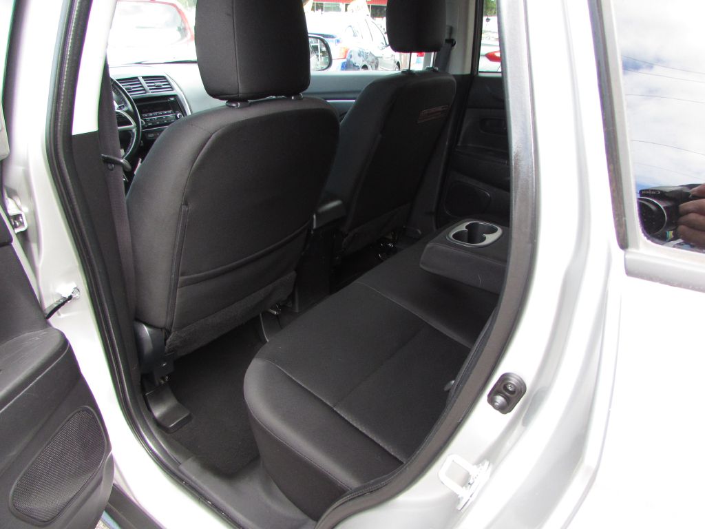 Photo 7 of this MITSUBISHI OUTLANDER SPORT