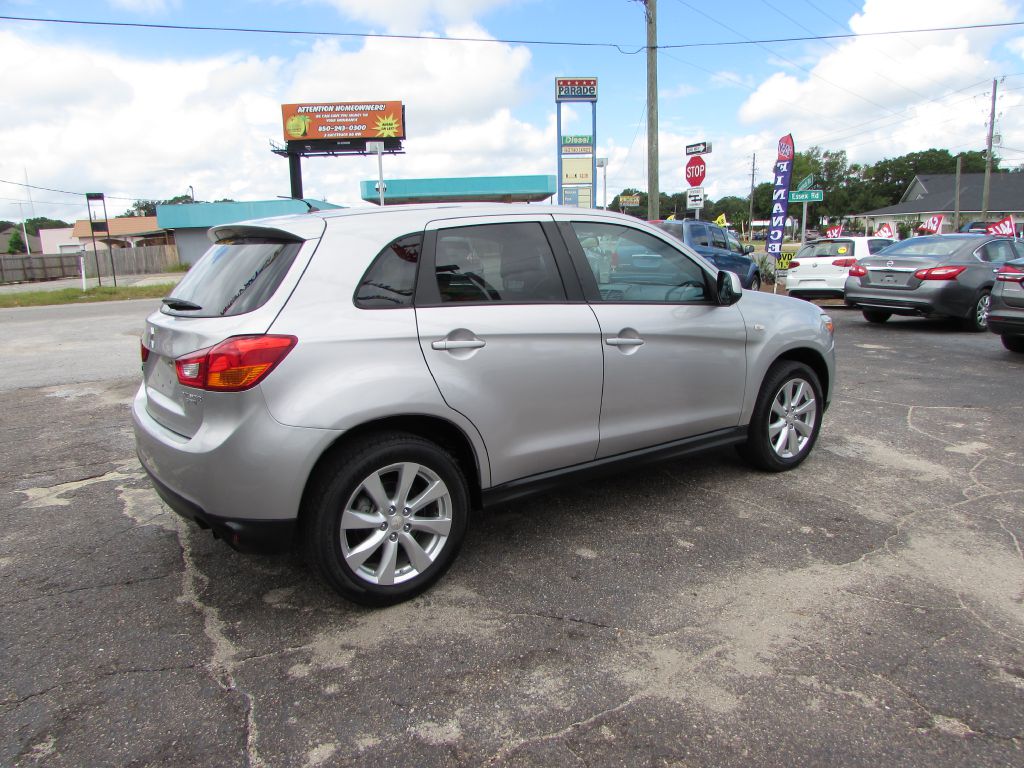 Photo 23 of this MITSUBISHI OUTLANDER SPORT