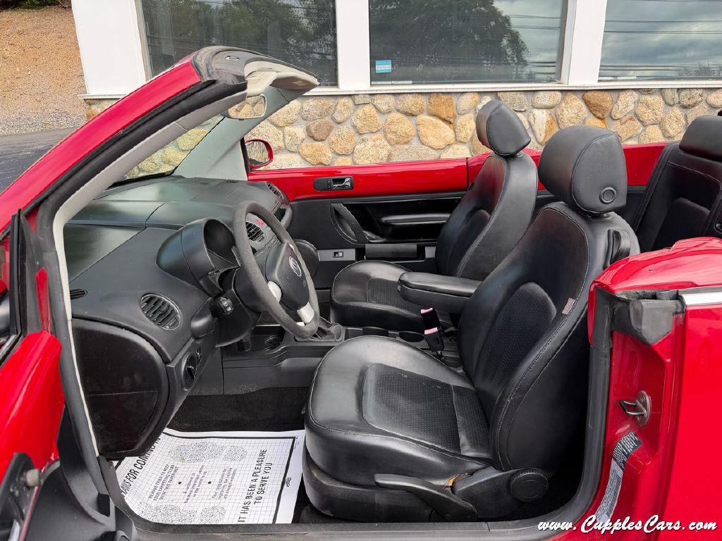 Photo 3 of this VOLKSWAGEN NEW BEETLE