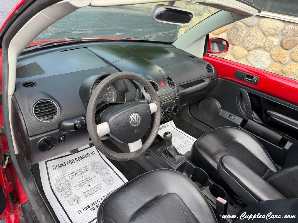 Photo 4 of this VOLKSWAGEN NEW BEETLE