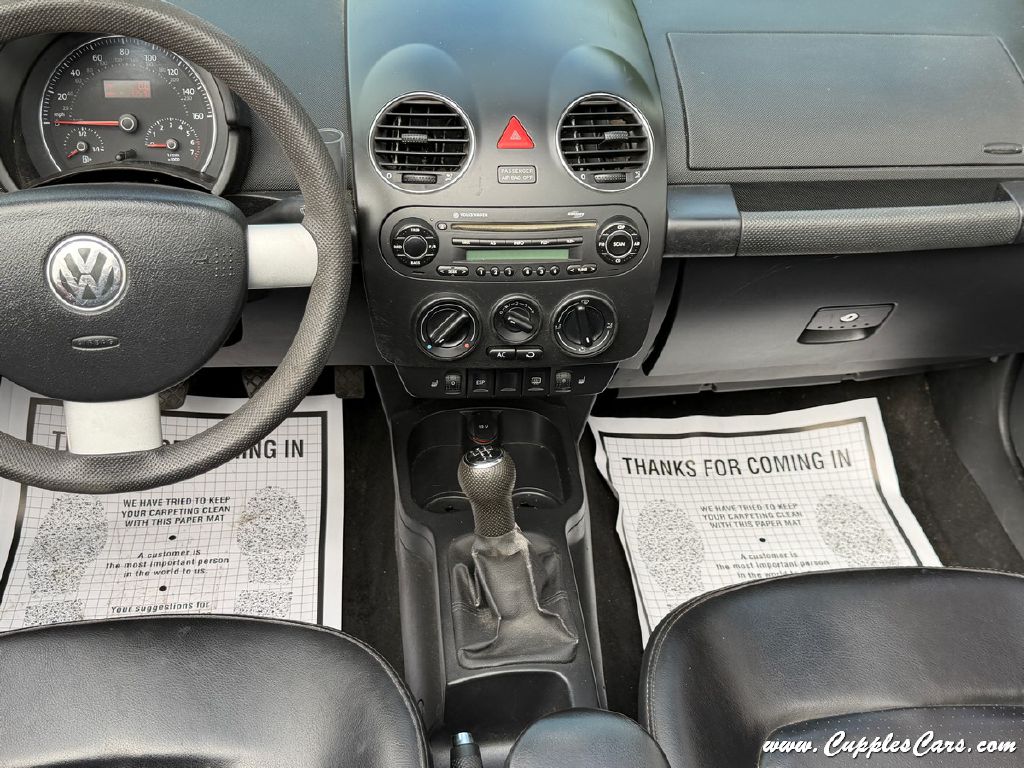 Photo 16 of this VOLKSWAGEN NEW BEETLE