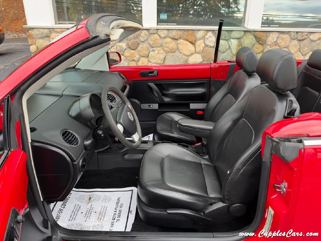 Photo 3 of this VOLKSWAGEN NEW BEETLE