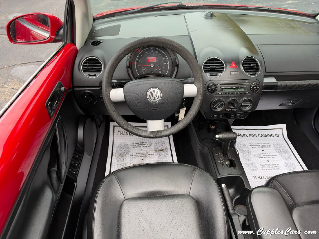 Photo 18 of this VOLKSWAGEN NEW BEETLE