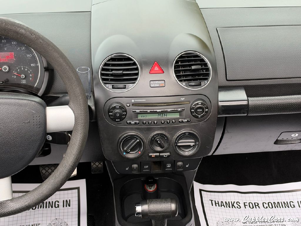 Photo 19 of this VOLKSWAGEN NEW BEETLE