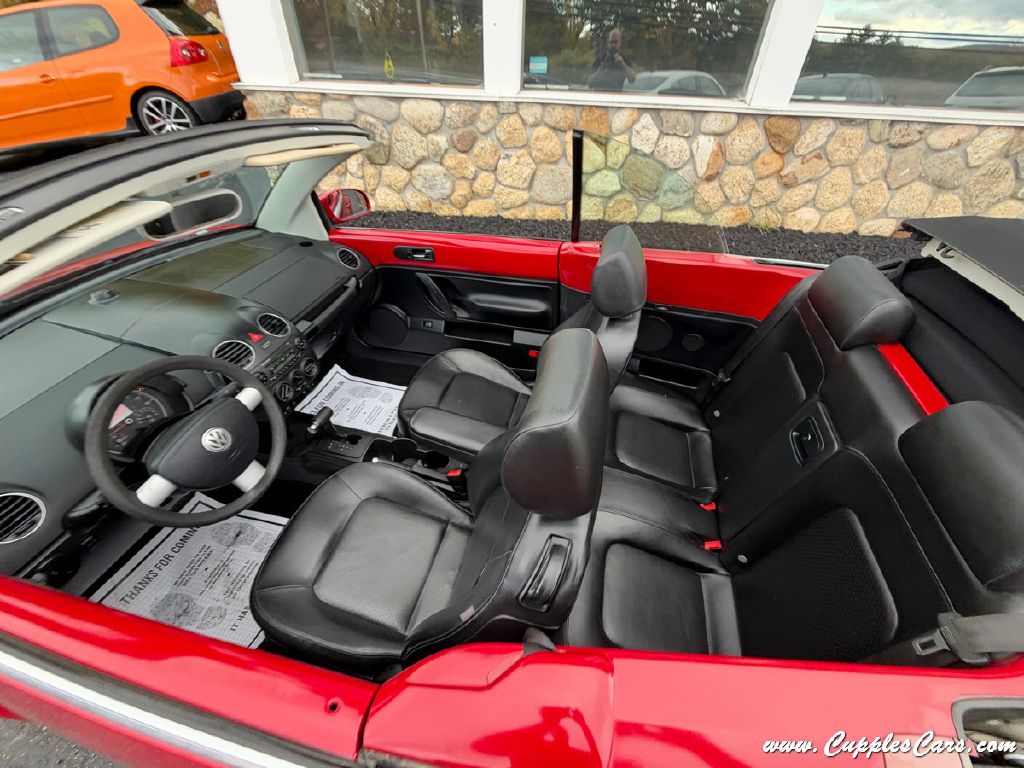 Photo 24 of this VOLKSWAGEN NEW BEETLE