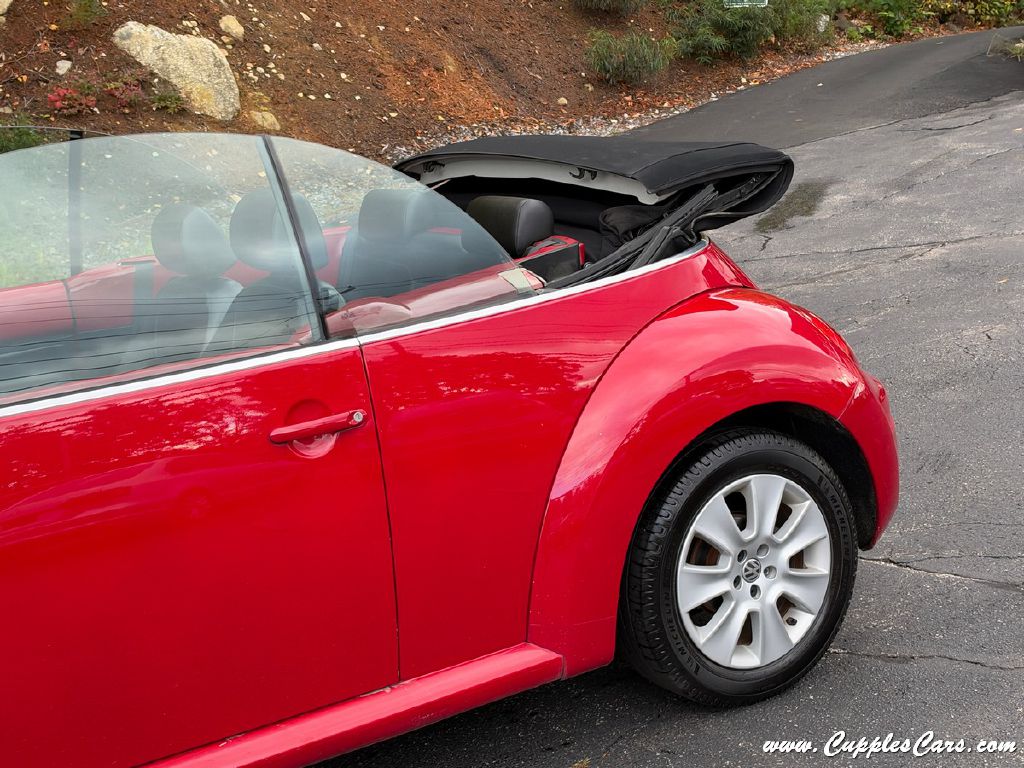 Photo 29 of this VOLKSWAGEN NEW BEETLE