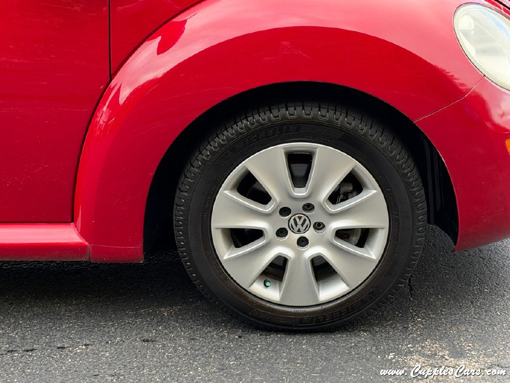Photo 35 of this VOLKSWAGEN NEW BEETLE