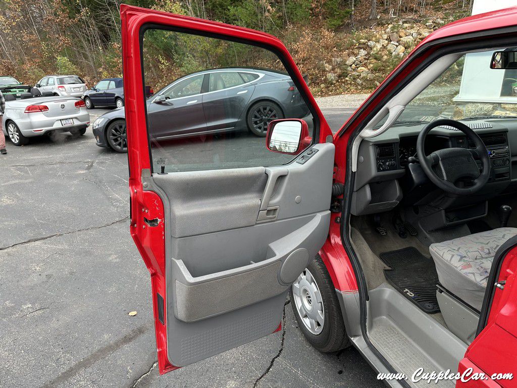 Photo 14 of this VOLKSWAGEN EUROVAN TDI