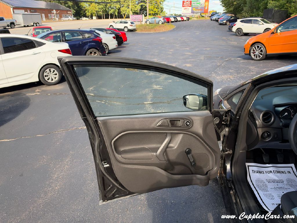 Photo 5 of this FORD FIESTA