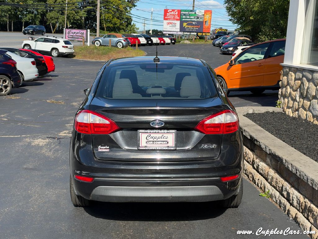 Photo 8 of this FORD FIESTA