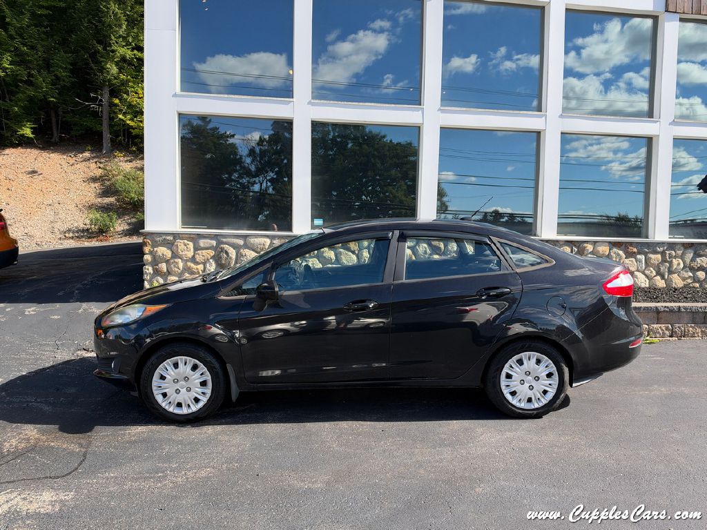 Photo 9 of this FORD FIESTA