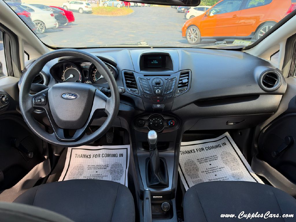 Photo 14 of this FORD FIESTA