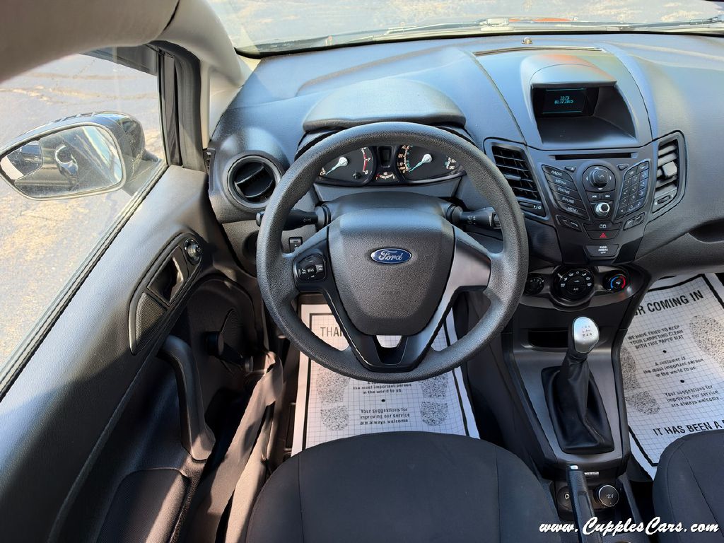 Photo 15 of this FORD FIESTA