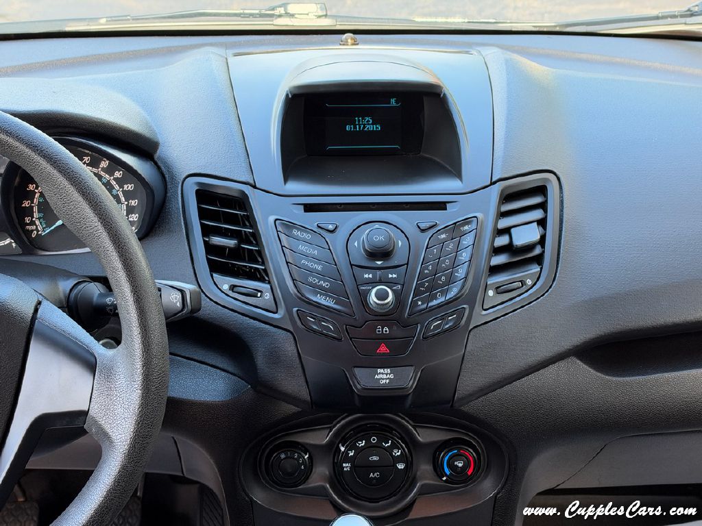 Photo 16 of this FORD FIESTA