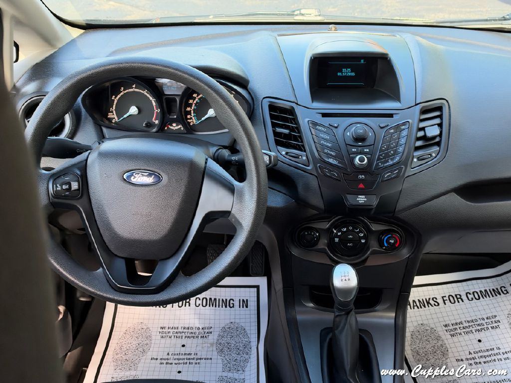 Photo 17 of this FORD FIESTA