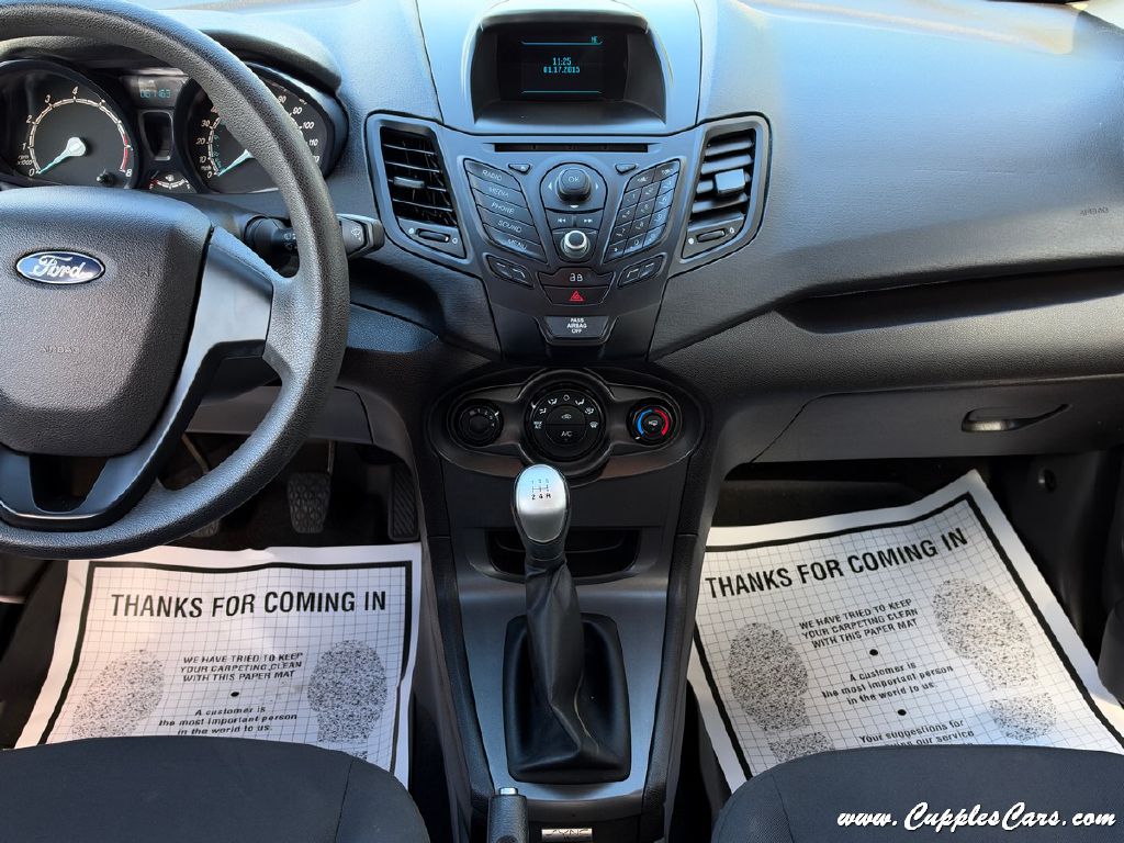 Photo 18 of this FORD FIESTA