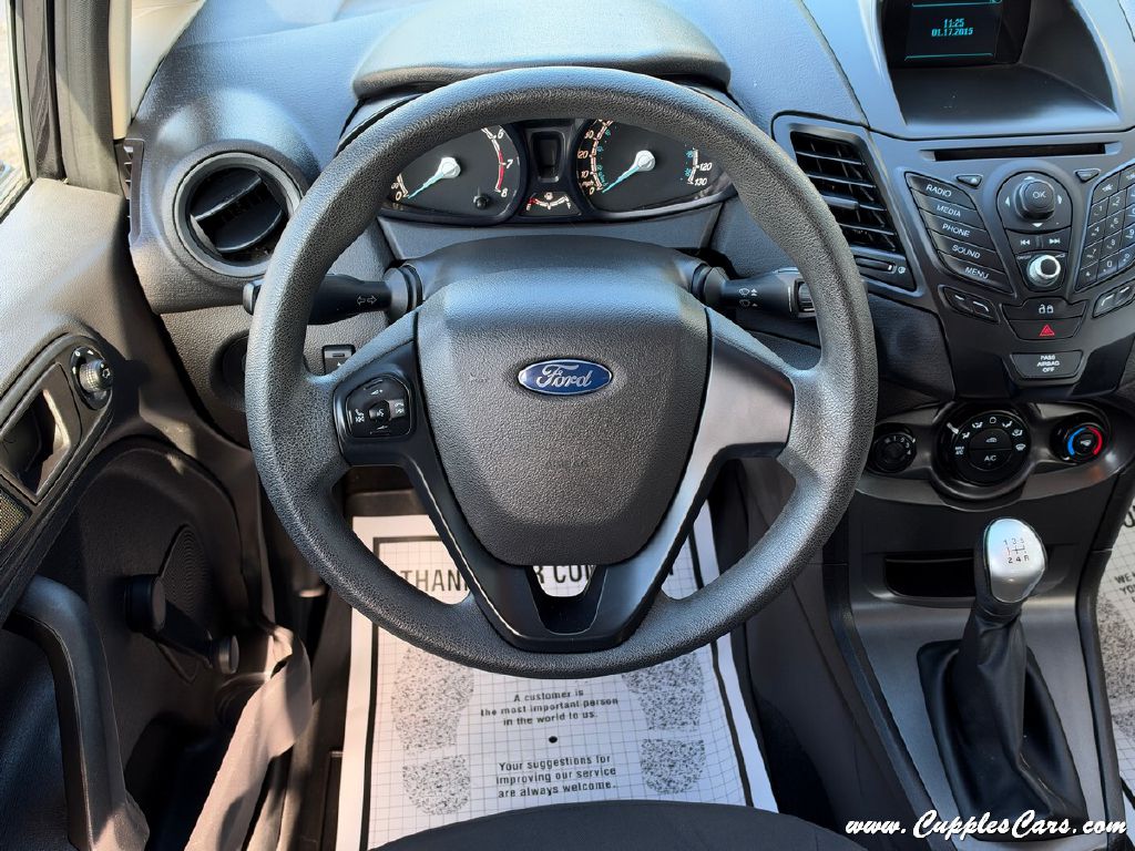 Photo 19 of this FORD FIESTA