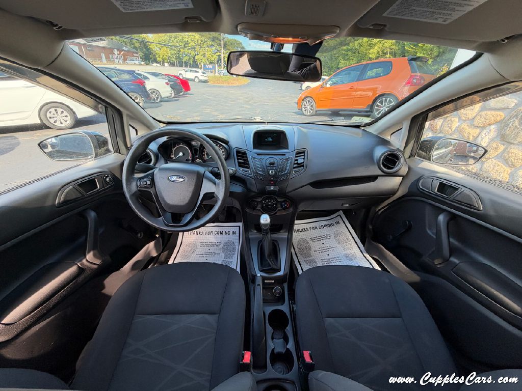 Photo 20 of this FORD FIESTA