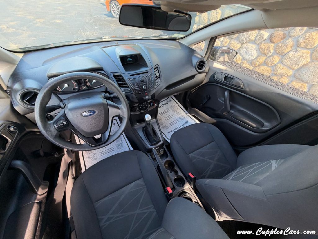 Photo 21 of this FORD FIESTA