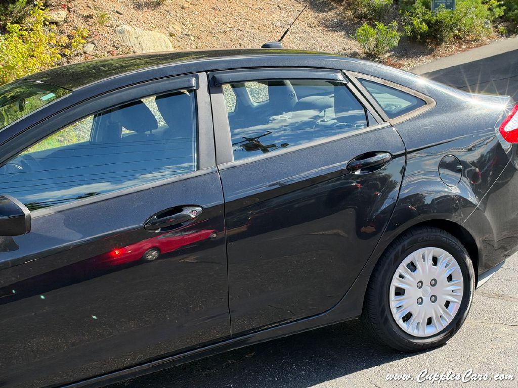 Photo 27 of this FORD FIESTA