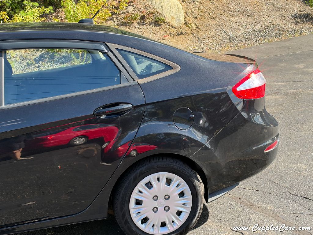 Photo 28 of this FORD FIESTA