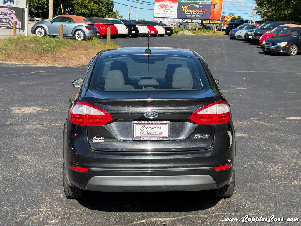 Photo 29 of this FORD FIESTA