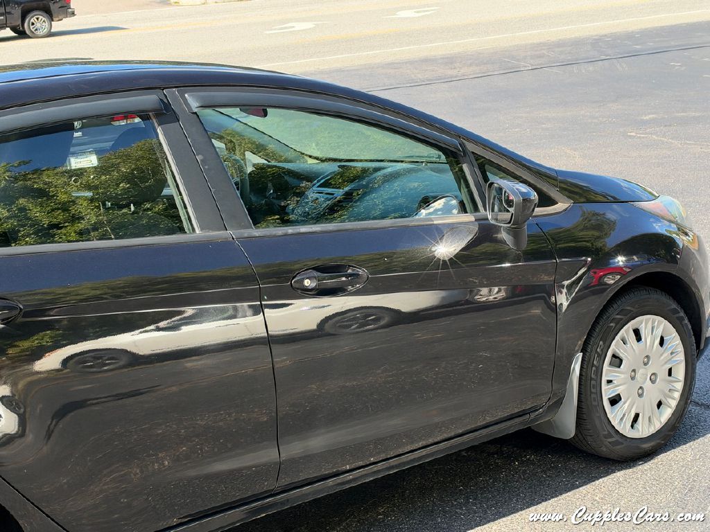 Photo 32 of this FORD FIESTA