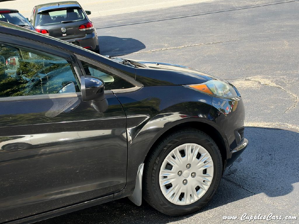Photo 33 of this FORD FIESTA