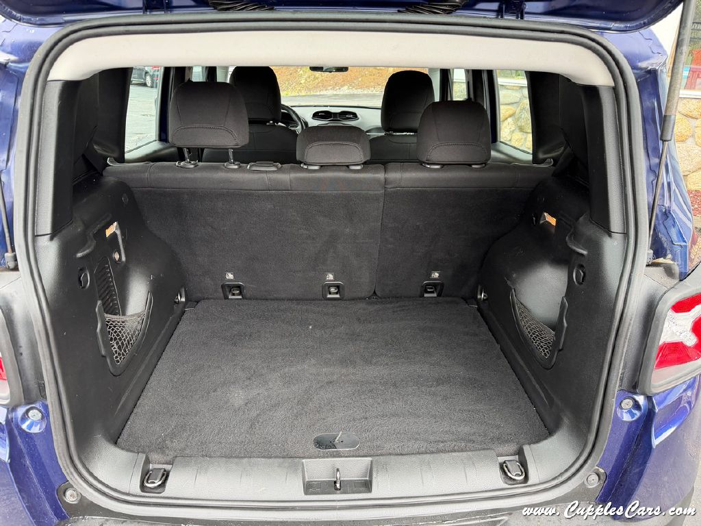 Photo 8 of this JEEP RENEGADE