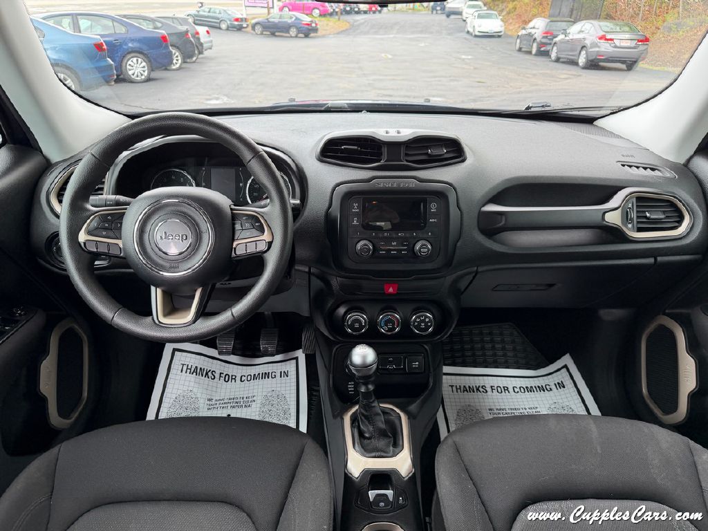 Photo 15 of this JEEP RENEGADE