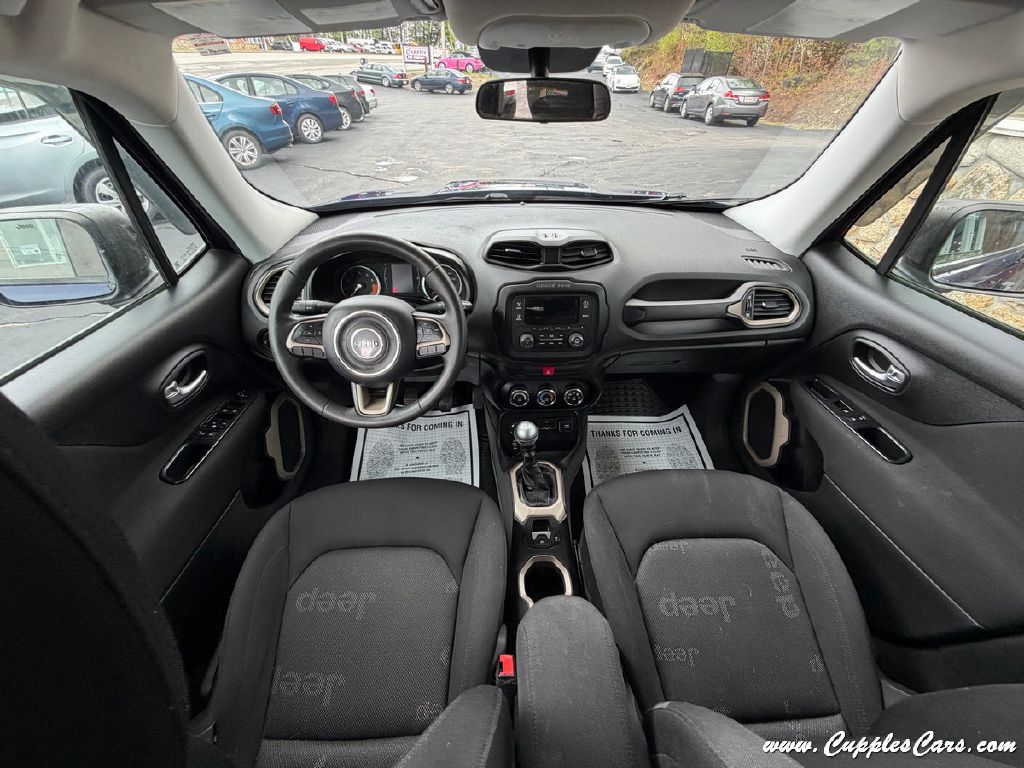 Photo 20 of this JEEP RENEGADE